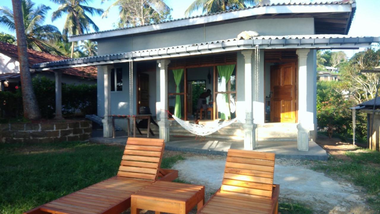 Bed and Breakfast Pemuyan Mirissa70 Esterno foto